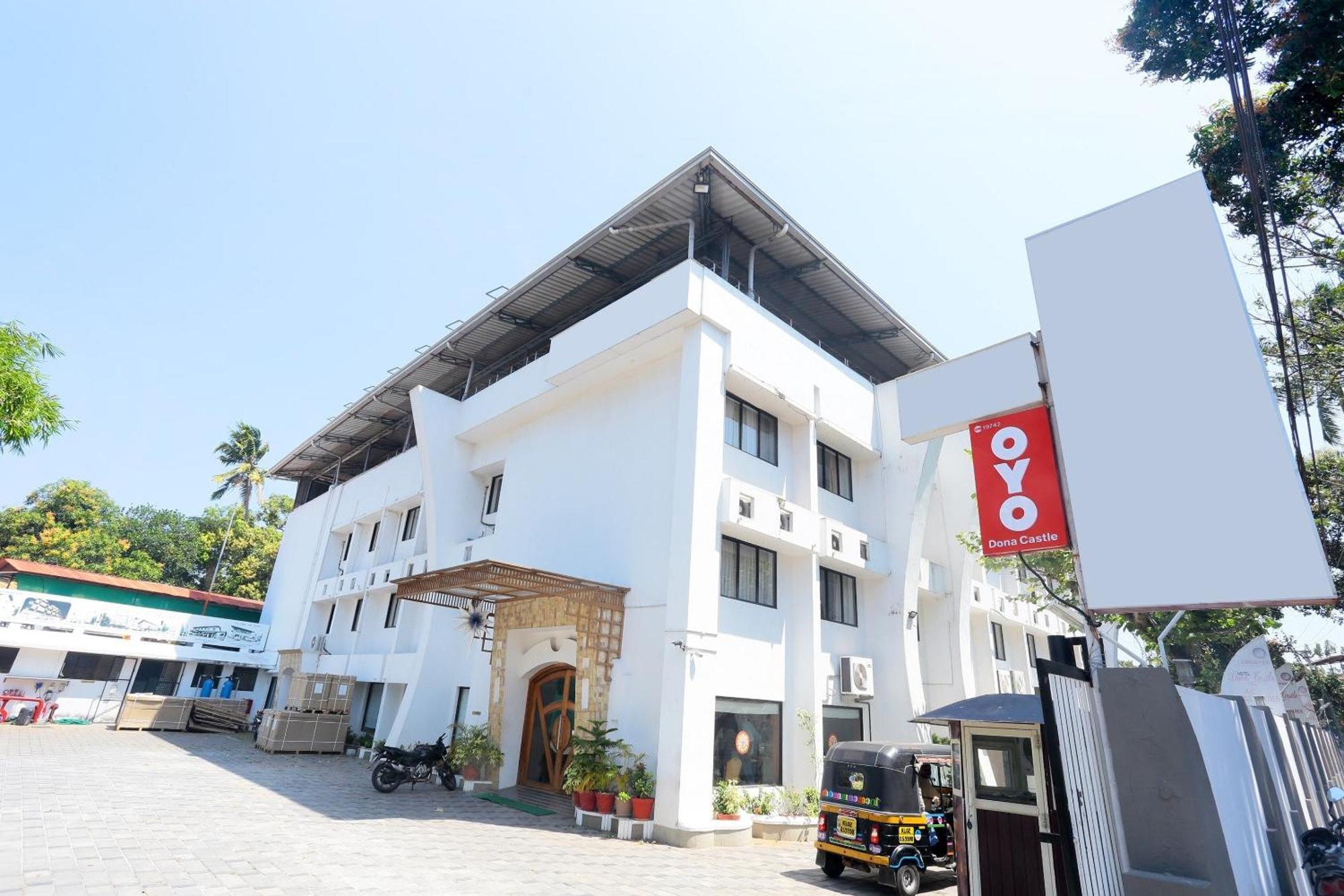Super Townhouse Dona Castle 호텔 콜람 외부 사진