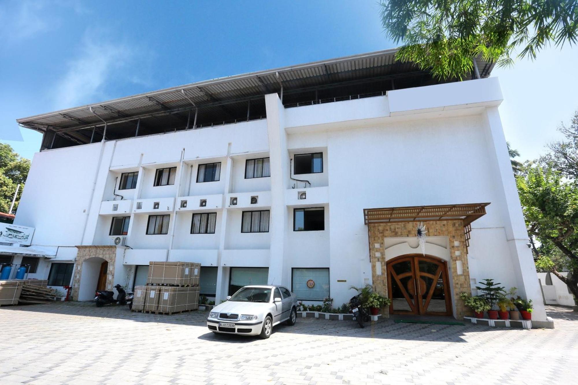 Super Townhouse Dona Castle 호텔 콜람 외부 사진