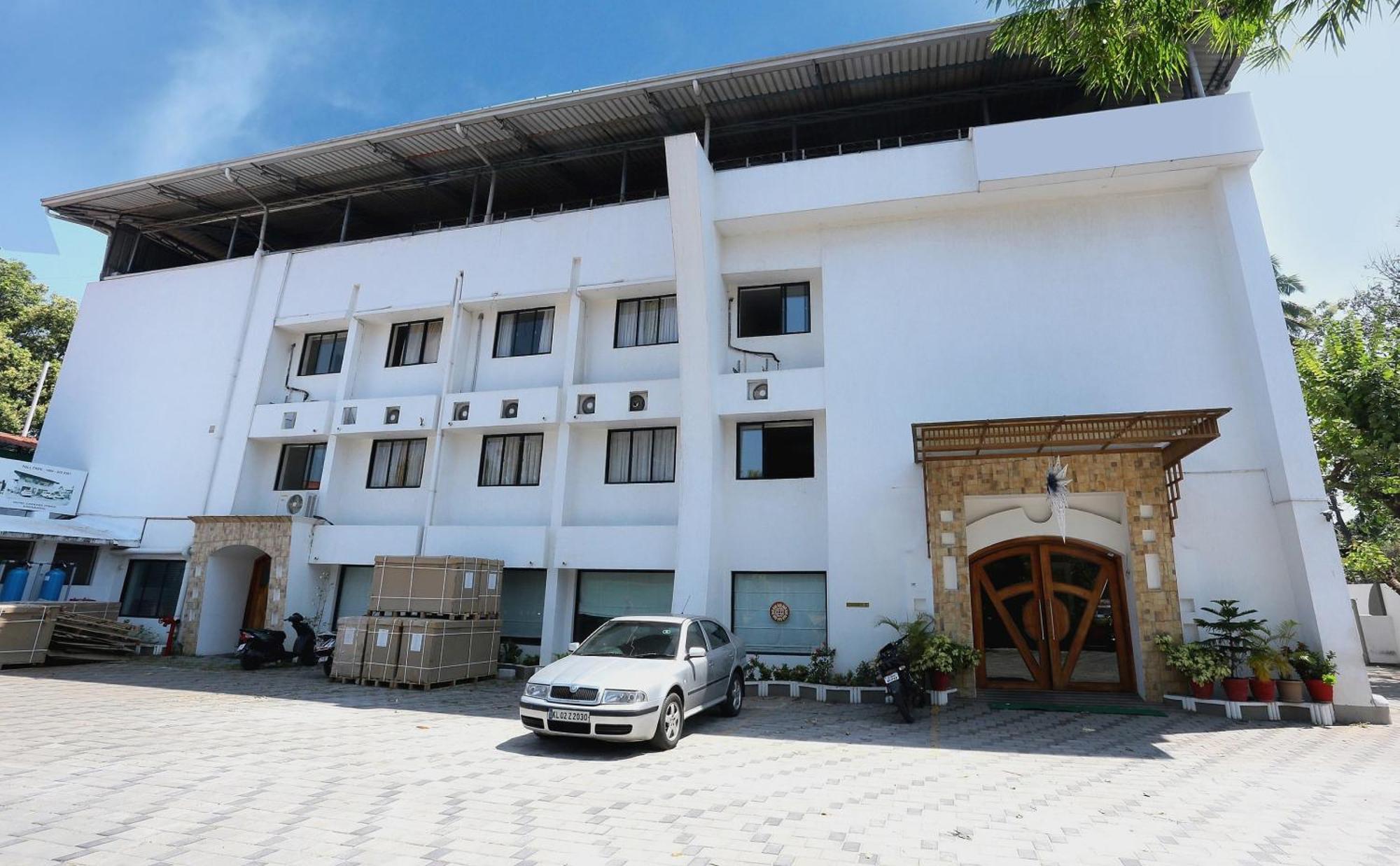 Super Townhouse Dona Castle 호텔 콜람 외부 사진