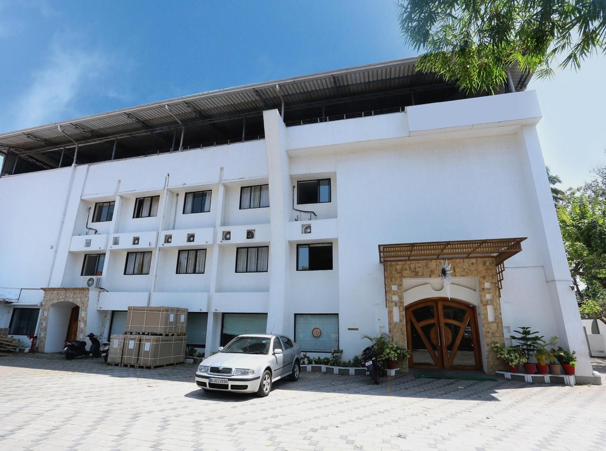 Super Townhouse Dona Castle 호텔 콜람 외부 사진
